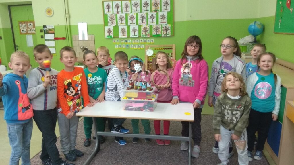 Mali detektywi  z 1B trenują myślenie