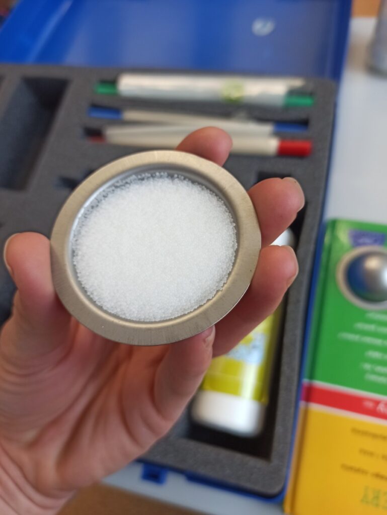 Jak powstaje styropian? Jak skonstruować domową oczyszczalnię ścieków? Zakończenie projektu „Plastek” w klasie 2b