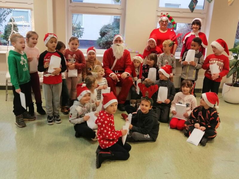 „Mikołajkowe spotkanie z bajką” w Bibliotece ZCDN