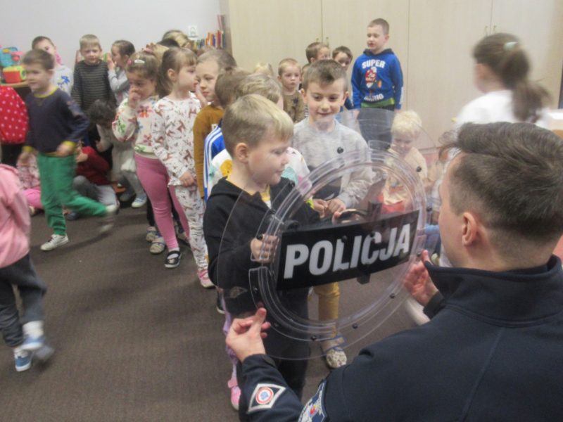 Policjant z wizytą w przedszkolu