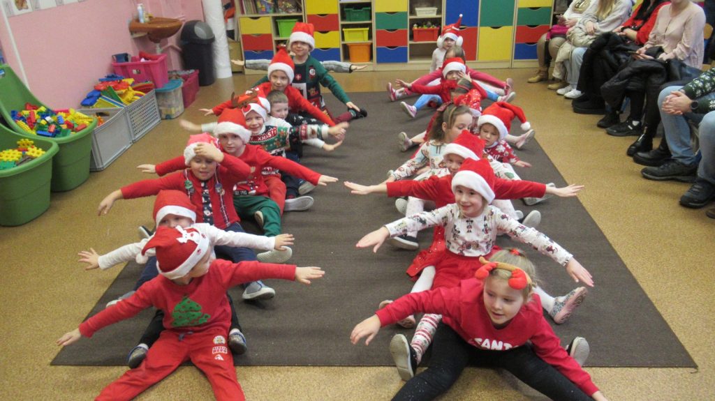 Mikołajkowe zabawy z rodzicami w grupach przedszkolnych