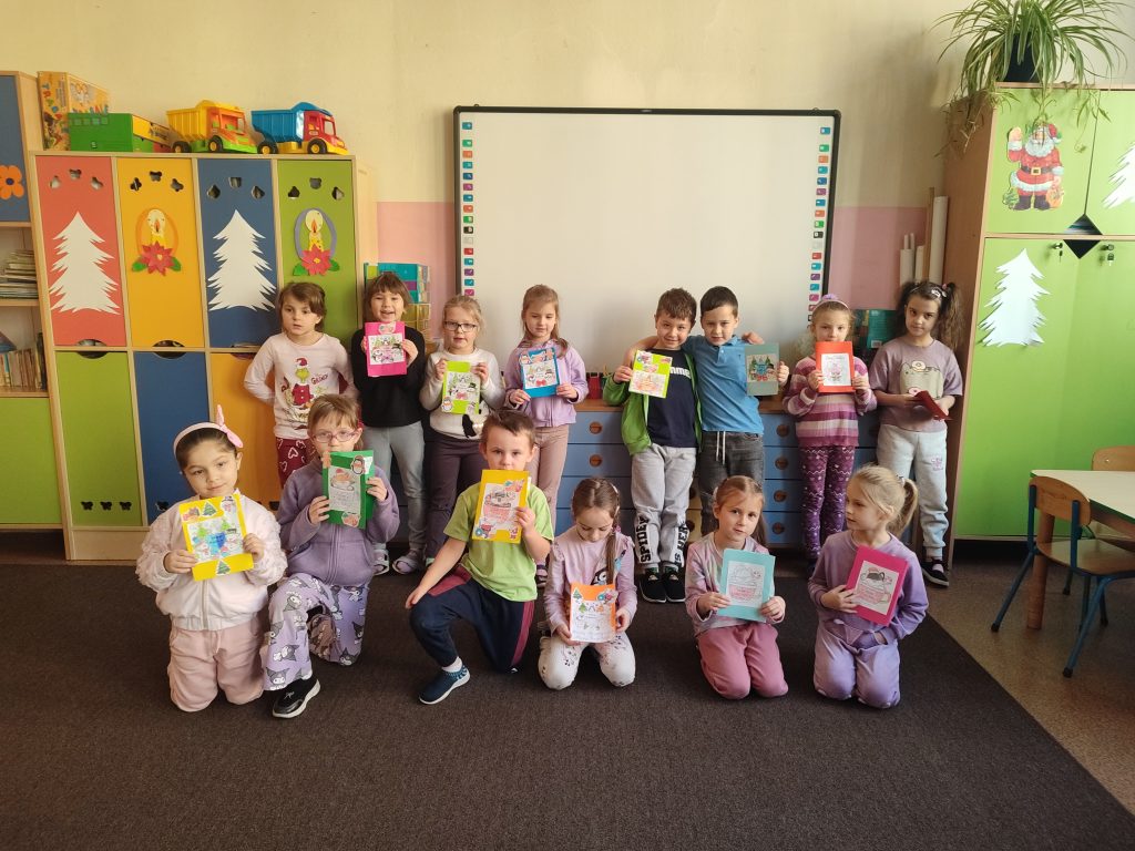 Merry Christmas and Happy New Year! – Kartki świąteczne z życzeniami po angielsku. Angielski w przedszkolu