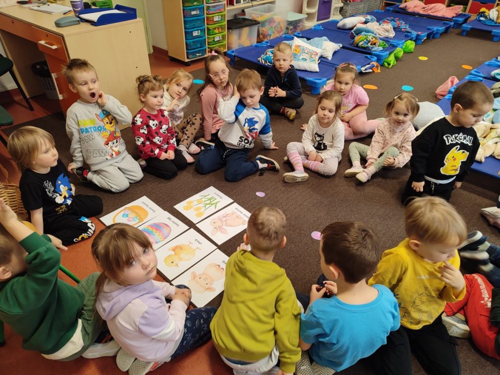 Easter eggs hunt – Polowanie na jajka. Angielski w przedszkolu