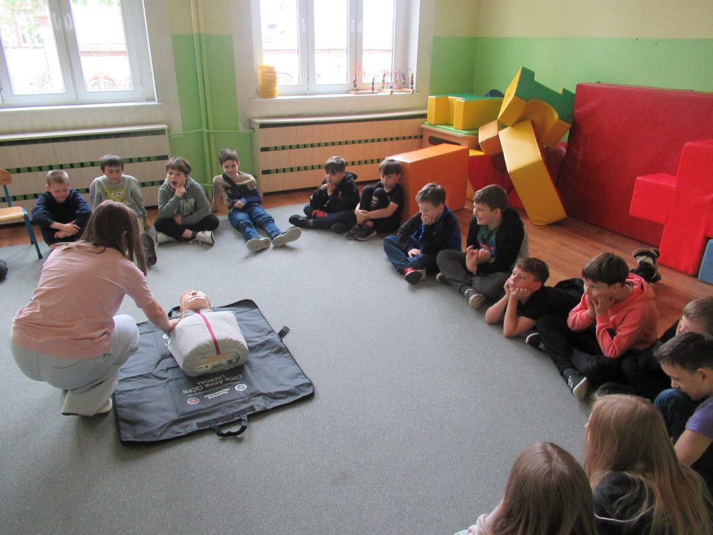 Program „Ratujemy i uczymy ratować”