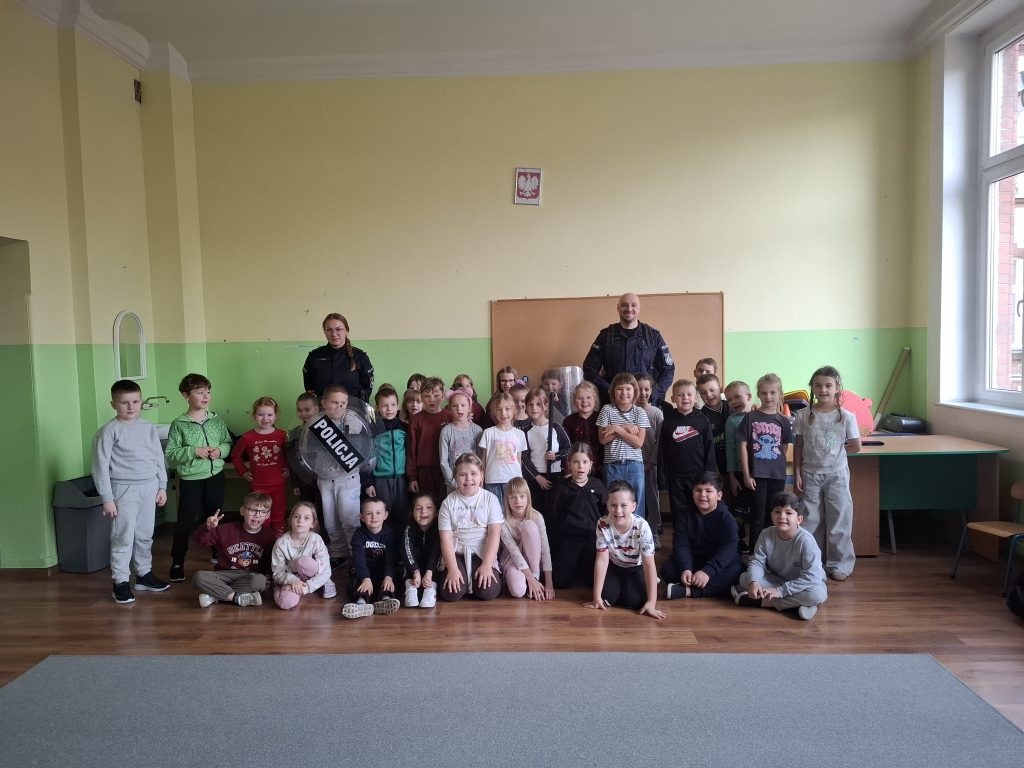 Spotkanie z Policjantami z Oddziału Prewencji Policji w Klasach 1–3