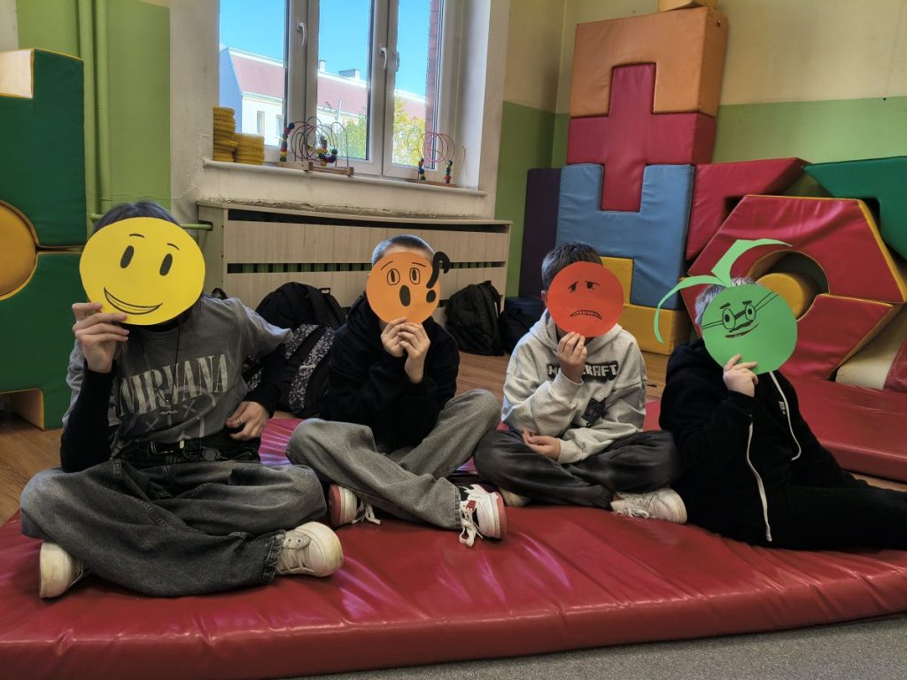 Zajęcia w ramach projektu „Kompetencje Przyszłości” w klasie 5b – Emocje w cyfrowym świecie